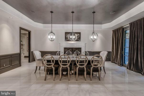 Chandelier, Dining room, Fireplace, Interior, Pendant Lights