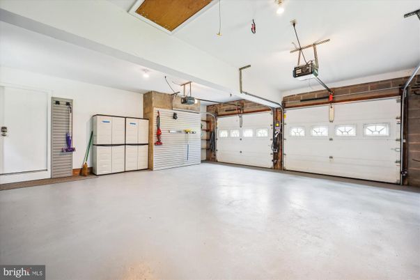Garage, Interior
