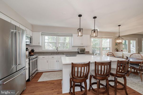 Dining room, Interior, Kitchen, Pendant Lights, Stainless Steel Appliances, Wood Texture Flooring