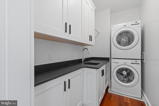 Interior, Utility Closets, Washer, Wood Texture Flooring