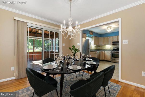 Chandelier, Dining room, Interior, Kitchen, Stainless Steel Appliances, Wood Texture Flooring