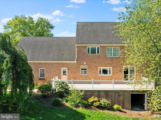 Exterior, Facade, Brick Facade, Georgian