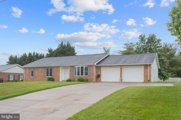 Attached, Exterior, Facade, Brick Facade, Ranch