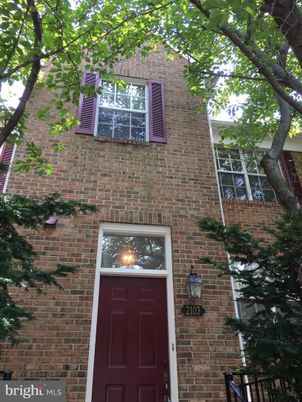 Exterior, Facade, Brick Facade, Rowhouse