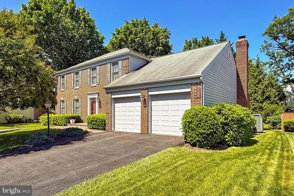 Attached, Exterior, Facade, Brick Facade, Georgian