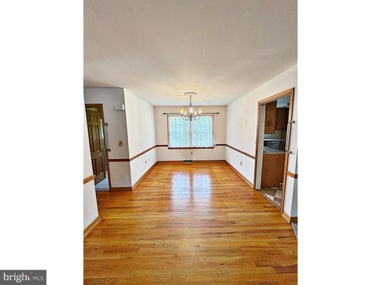 Chandelier, Empty room, Interior, Wood Texture Flooring