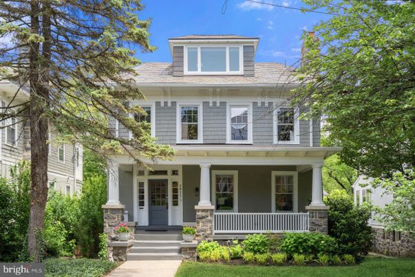 Exterior, Facade, American Foursquare