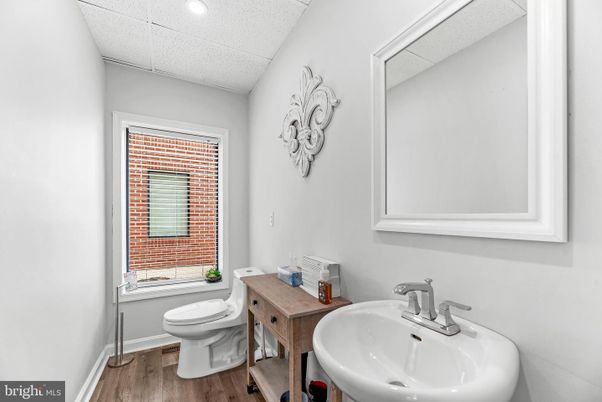 Bathroom, Interior, Recessed Lighting, Wood Texture Flooring