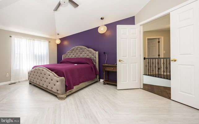 Bedroom, Interior, Pendant Lights, Wood Texture Flooring
