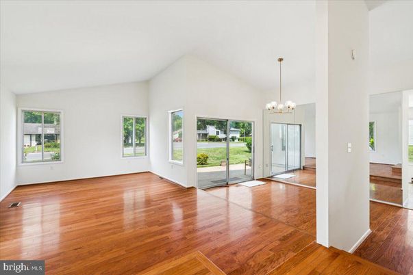 Chandelier, Empty room, Interior, Wood Texture Flooring