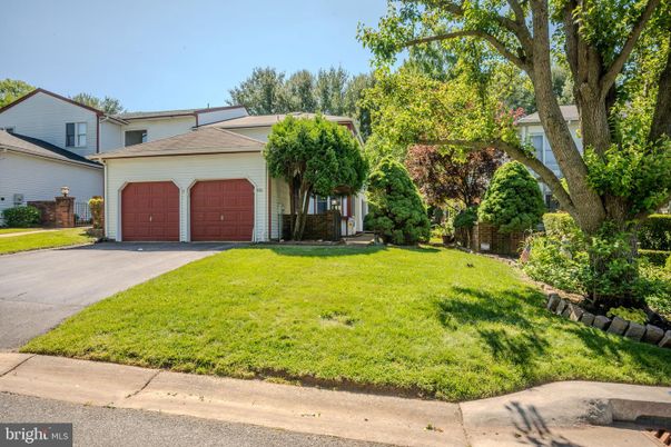 Attached, Exterior, Facade, Ranch