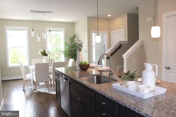 Dining room, Interior, Kitchen, Pendant Lights, Recessed Lighting, Wood Texture Flooring