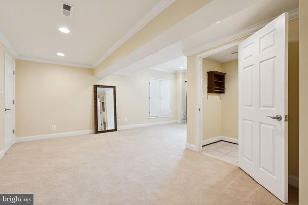 Empty room, Interior, Recessed Lighting