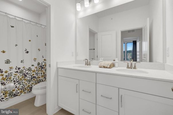 Bathroom, Dual Sink Vanities, Interior