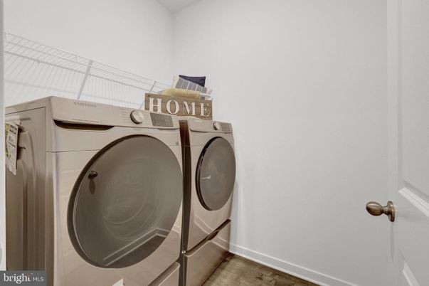 Interior, Washer, Wood Texture Flooring