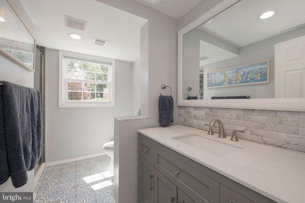 Bathroom, Interior, Recessed Lighting