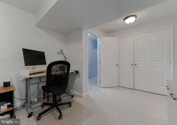 Home Office, Interior