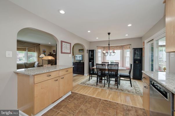 Chandelier, Dining room, Interior, Kitchen, Recessed Lighting, Wood Texture Flooring