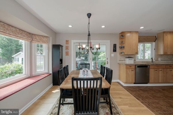 Chandelier, Dining room, Interior, Kitchen, Recessed Lighting, Wood Texture Flooring