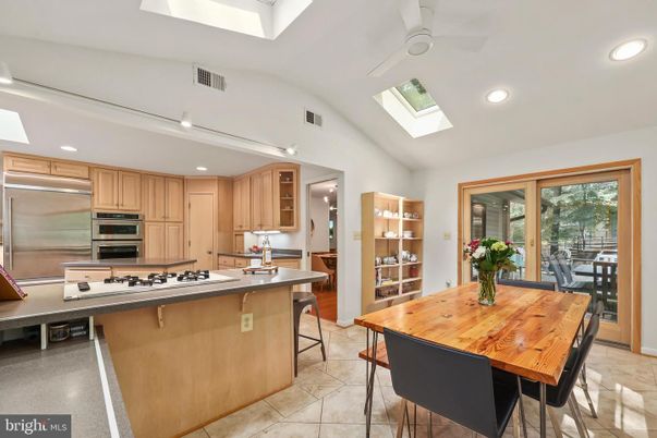 Dining room, Interior, Kitchen, Recessed Lighting, Stainless Steel Appliances