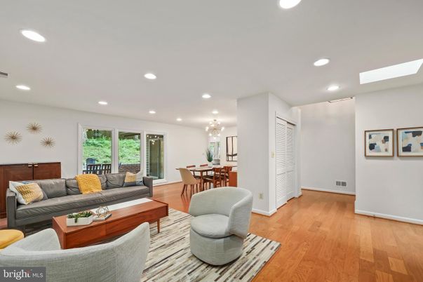 Dining room, Interior, Living room, Pendant Lights, Recessed Lighting, Wood Texture Flooring