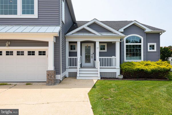 Attached, Exterior, Facade, American Craftsman