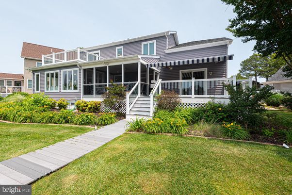 Backyard, Exterior, Facade, American Foursquare