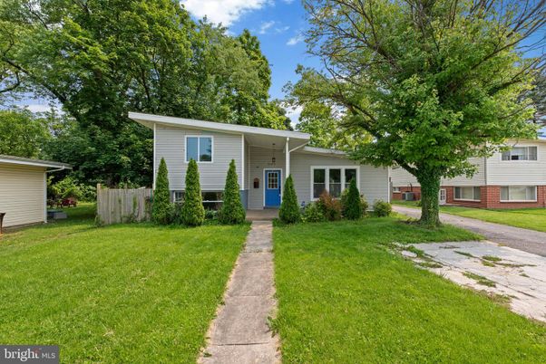 Backyard, Exterior, Facade, Split Level