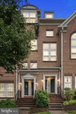 Exterior, Facade, Brick Facade, Rowhouse