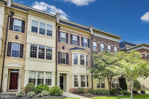 Exterior, Facade, Brick Facade, Rowhouse