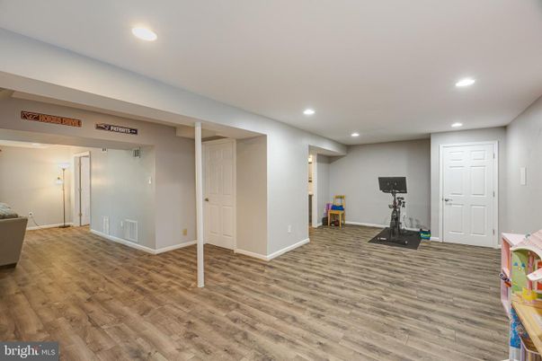 Fitness Equipment, Interior, Recessed Lighting, Wood Texture Flooring