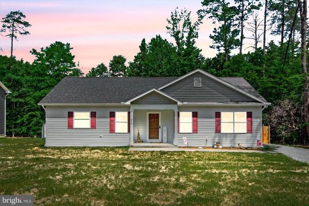 Exterior, Facade, Ranch