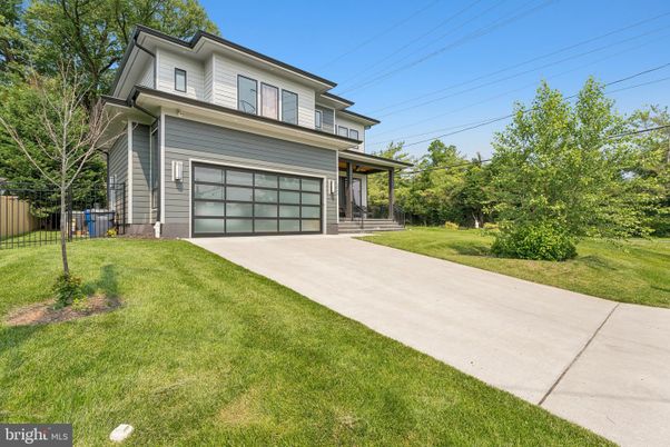Attached, Backyard, Exterior, Facade, American Foursquare