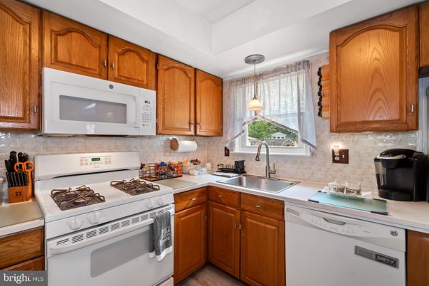 Interior, Kitchen, Pendant Lights, Wood Texture Flooring