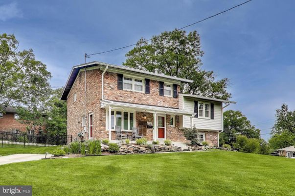 Exterior, Facade, Brick Facade, Split Level
