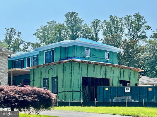 Exterior, Facade, Modern