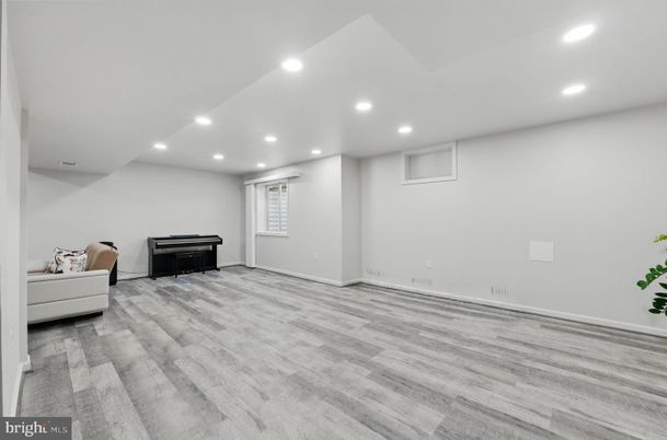 Interior, Piano, Recessed Lighting, Wood Texture Flooring