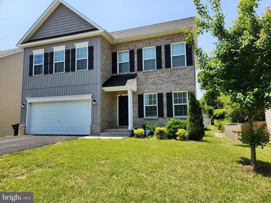 Attached, Exterior, Facade, Brick Traditional