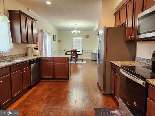 Chandelier, Dining room, Interior, Kitchen, Recessed Lighting, Wood Texture Flooring