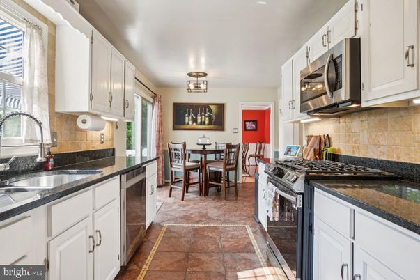 Dining room, Interior, Kitchen, Stainless Steel Appliances