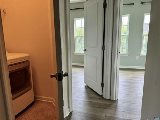 Interior, Washer, Wood Texture Flooring