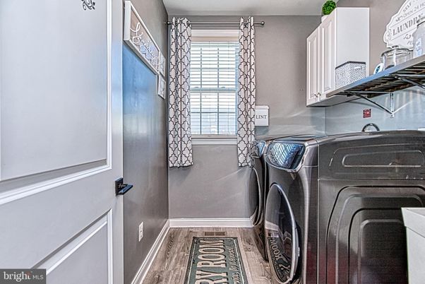 Interior, Washer, Wood Texture Flooring