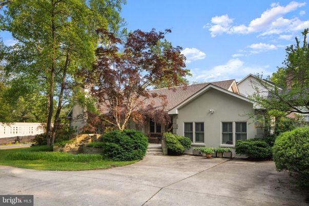 Exterior, Facade, Ranch