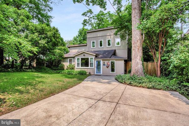 Backyard, Exterior, Facade, Split Level