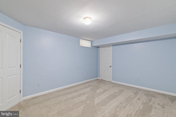 Empty room, Interior