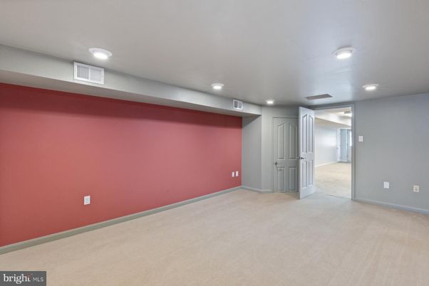 Empty room, Interior, Recessed Lighting