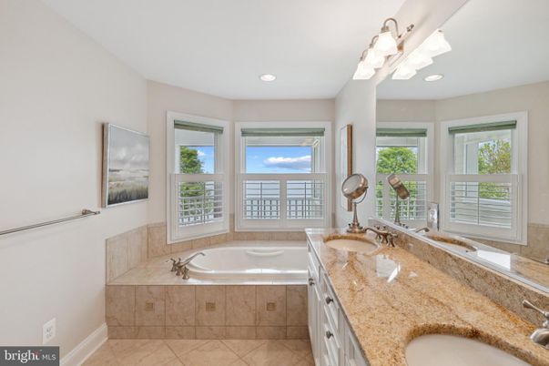 Bathroom, Dual Sink Vanities, Interior, Recessed Lighting