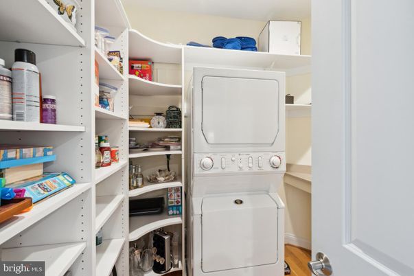 Interior, Utility Closets, Washer, Wood Texture Flooring