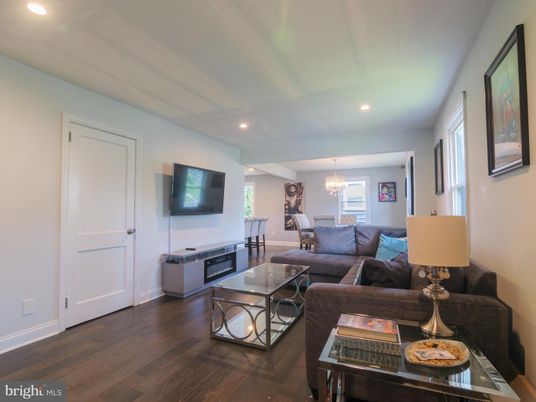Chandelier, Dining room, Interior, Living room, Recessed Lighting, Wood Texture Flooring