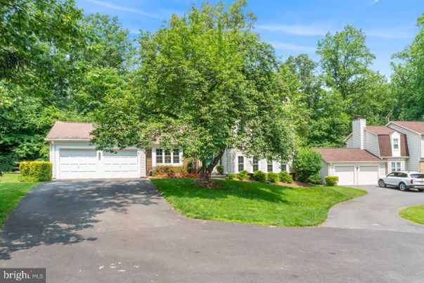 Attached, Detached Garage, Exterior, Facade, Cape Cod